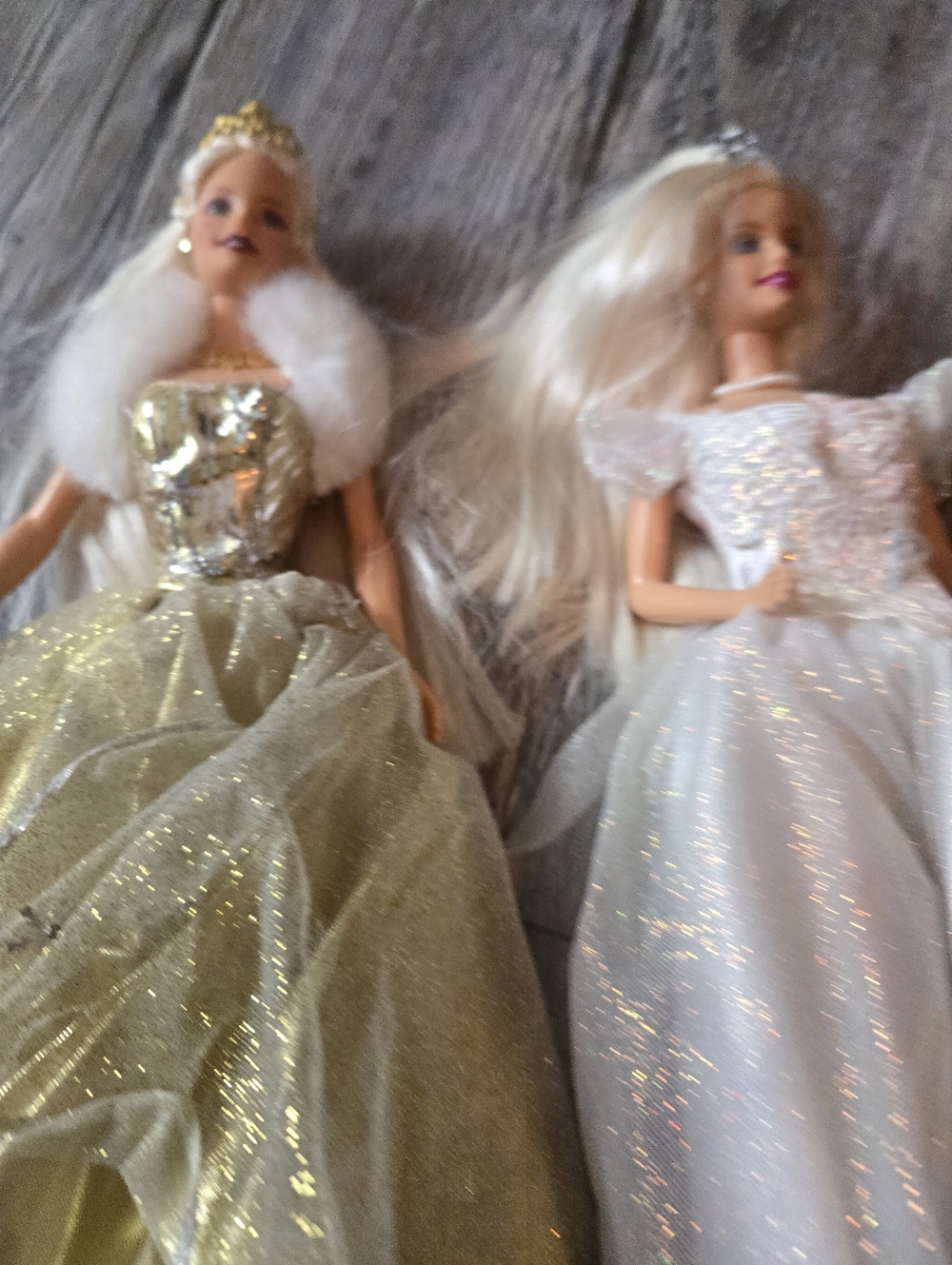 Sparkle Barbies Bundle - Gold & White Gowns - Picture 5 of 9